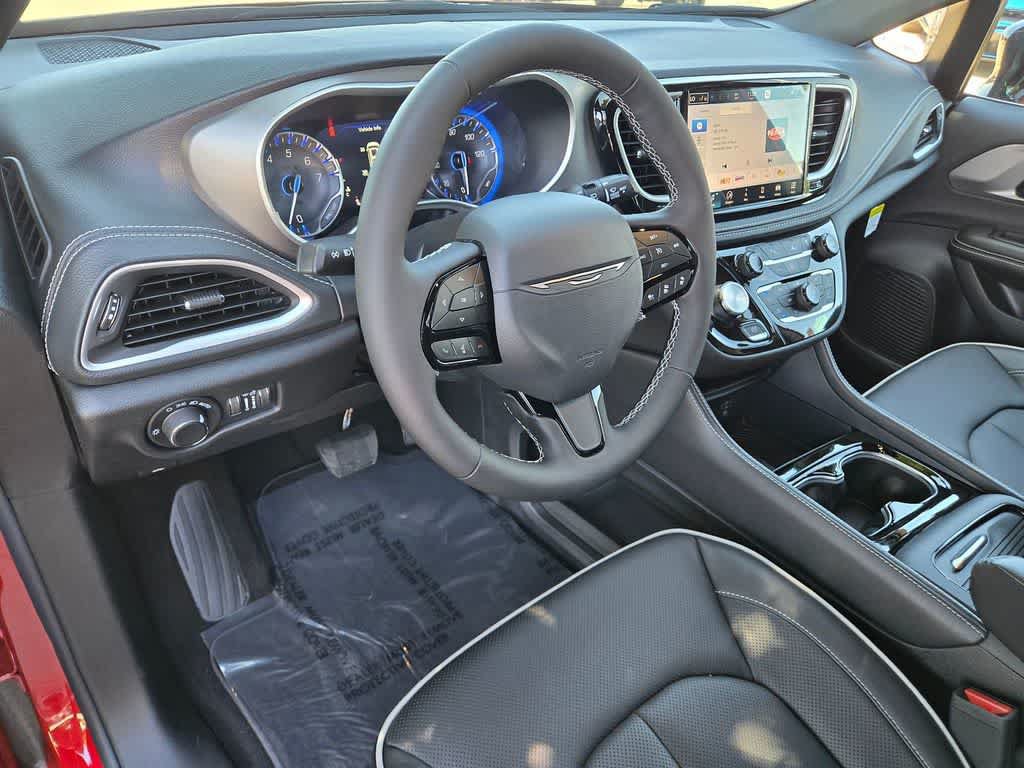New 2027 Chrysler Pacifica Limited AWD/4WD image 10