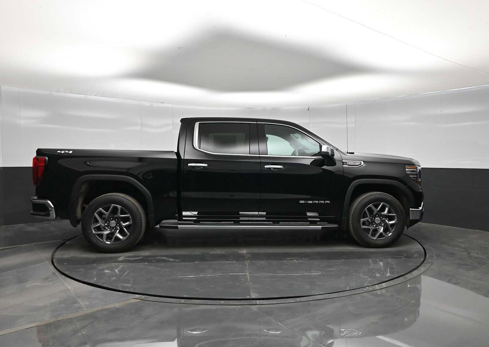 New 2026 GMC Sierra 1500 SLT w/ SLT Premium Package AWD/4WD image 9