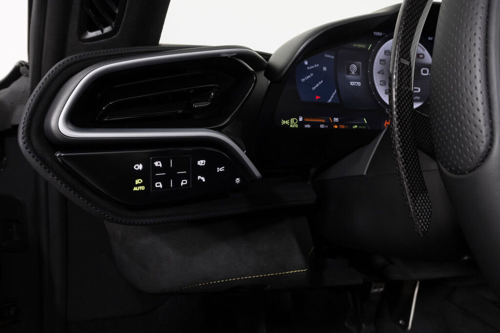 Used 2025 Ferrari 296 GTS image 32