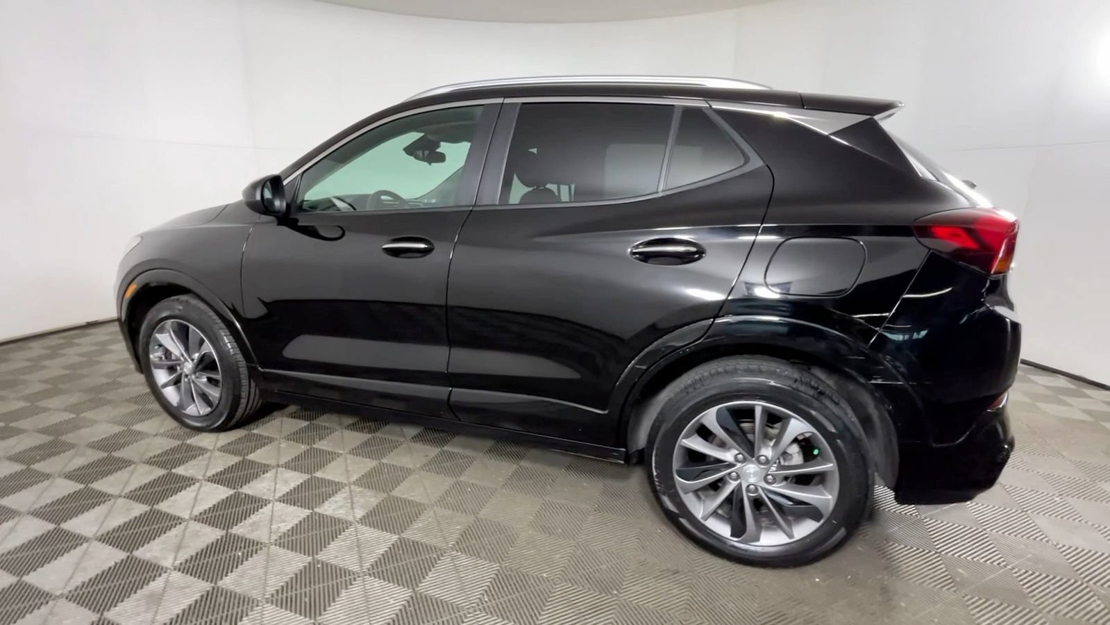 Used 2022 Buick Encore GX Select w/ Sport Touring Package FWD image 9