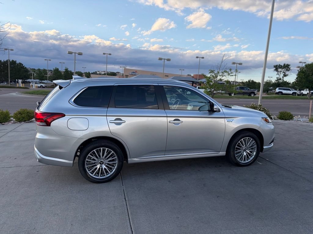 Used 2021 Mitsubishi Outlander 4WD Plug-In Hybrid image 11