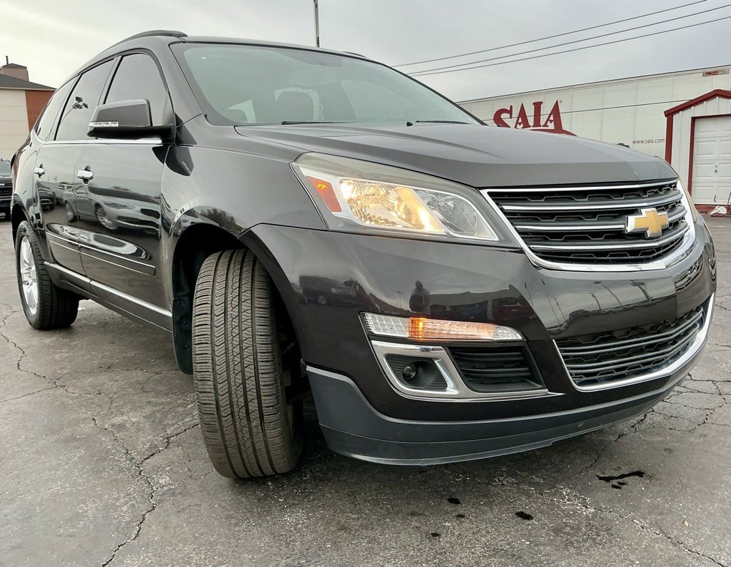 Used 2016 Chevrolet Traverse LT w/ Style and Technology Package image 2