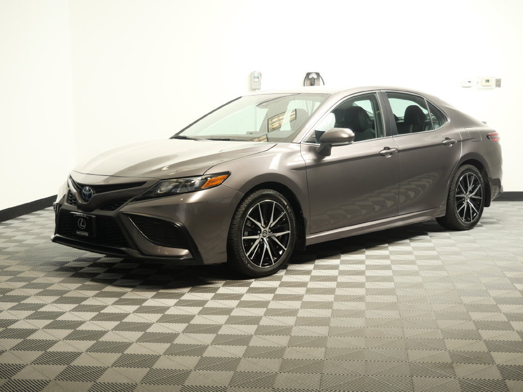 Used 2023 Toyota Camry SE w/ Cold Weather Package FWD image 4