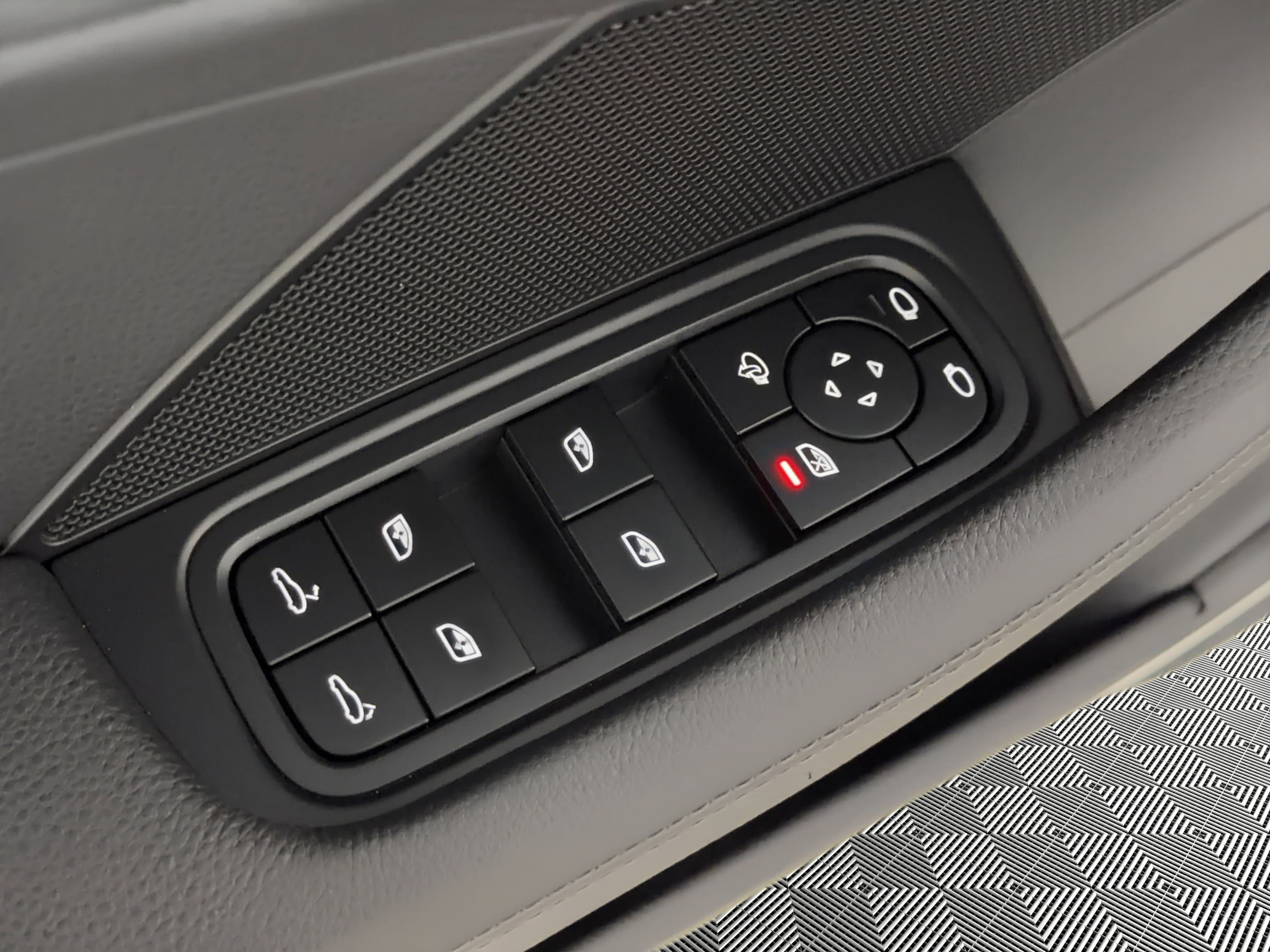 Used 2023 Porsche Panamera 4S image 15