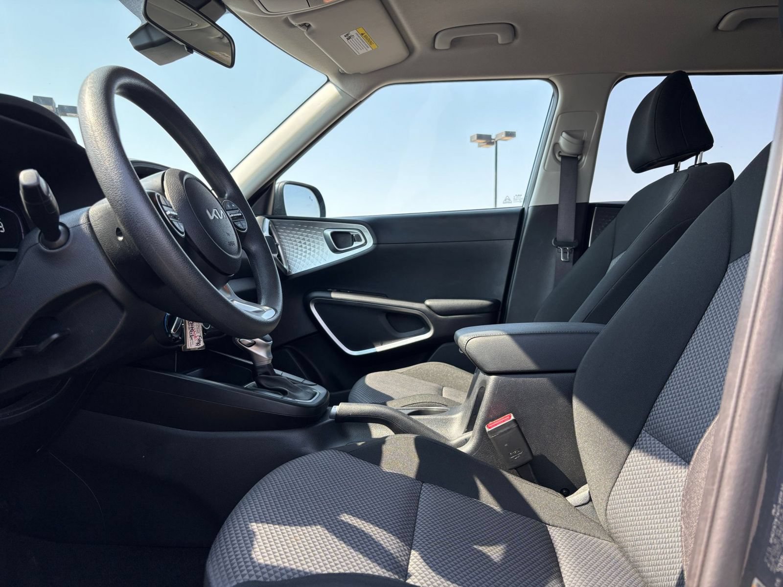 Used 2025 Kia Soul LX w/ LX Technology Package FWD image 20