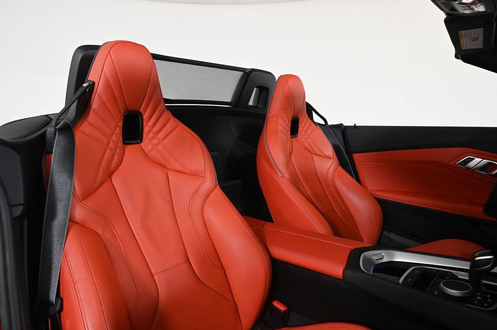Used 2023 BMW Z4 M40i w/ Premium Package image 16