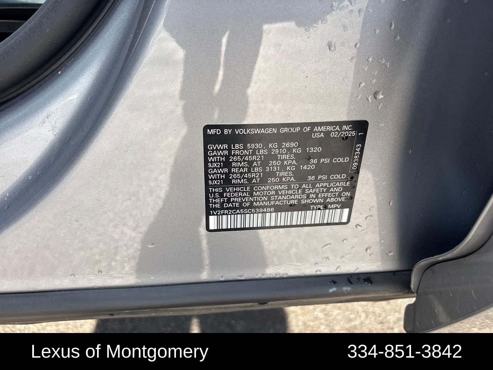 Used 2025 Volkswagen Atlas SEL Premium R-Line image 28