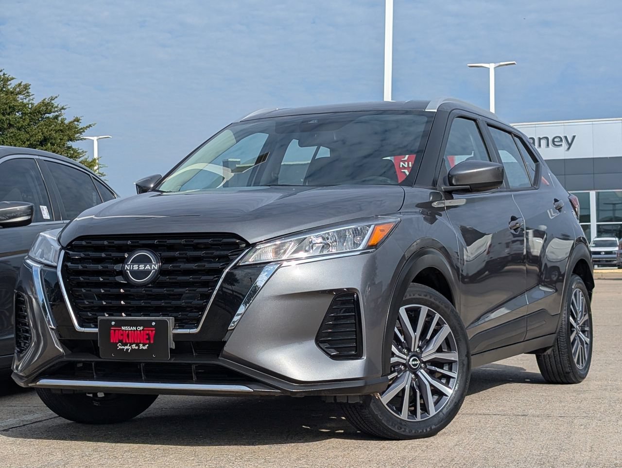 Used 2022 Nissan Kicks SV FWD image 2