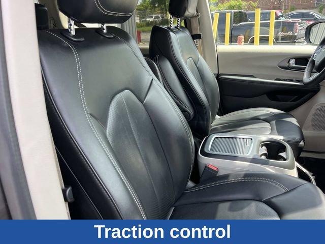 Used 2023 Chrysler Pacifica Touring-L FWD image 29