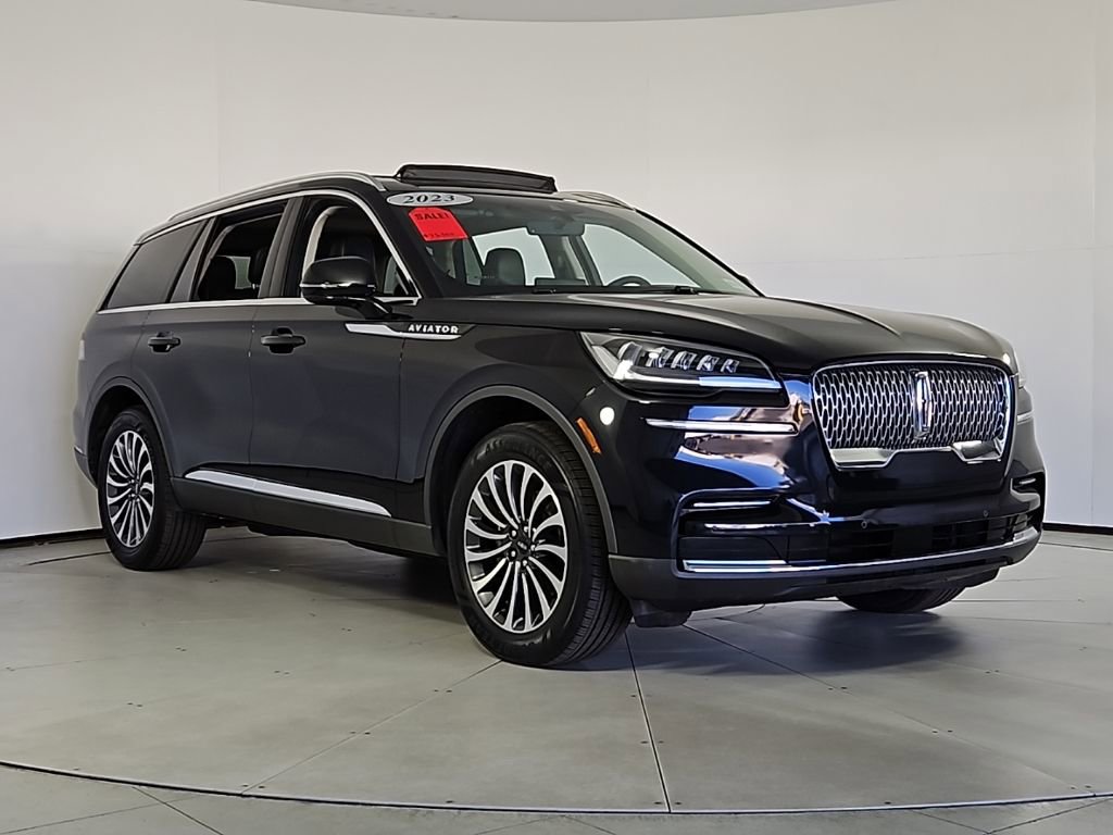 Used 2023 Lincoln Aviator AWD w/ Premium Package image 4