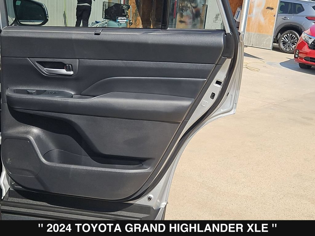 Used 2024 Toyota Grand Highlander AWD image 27
