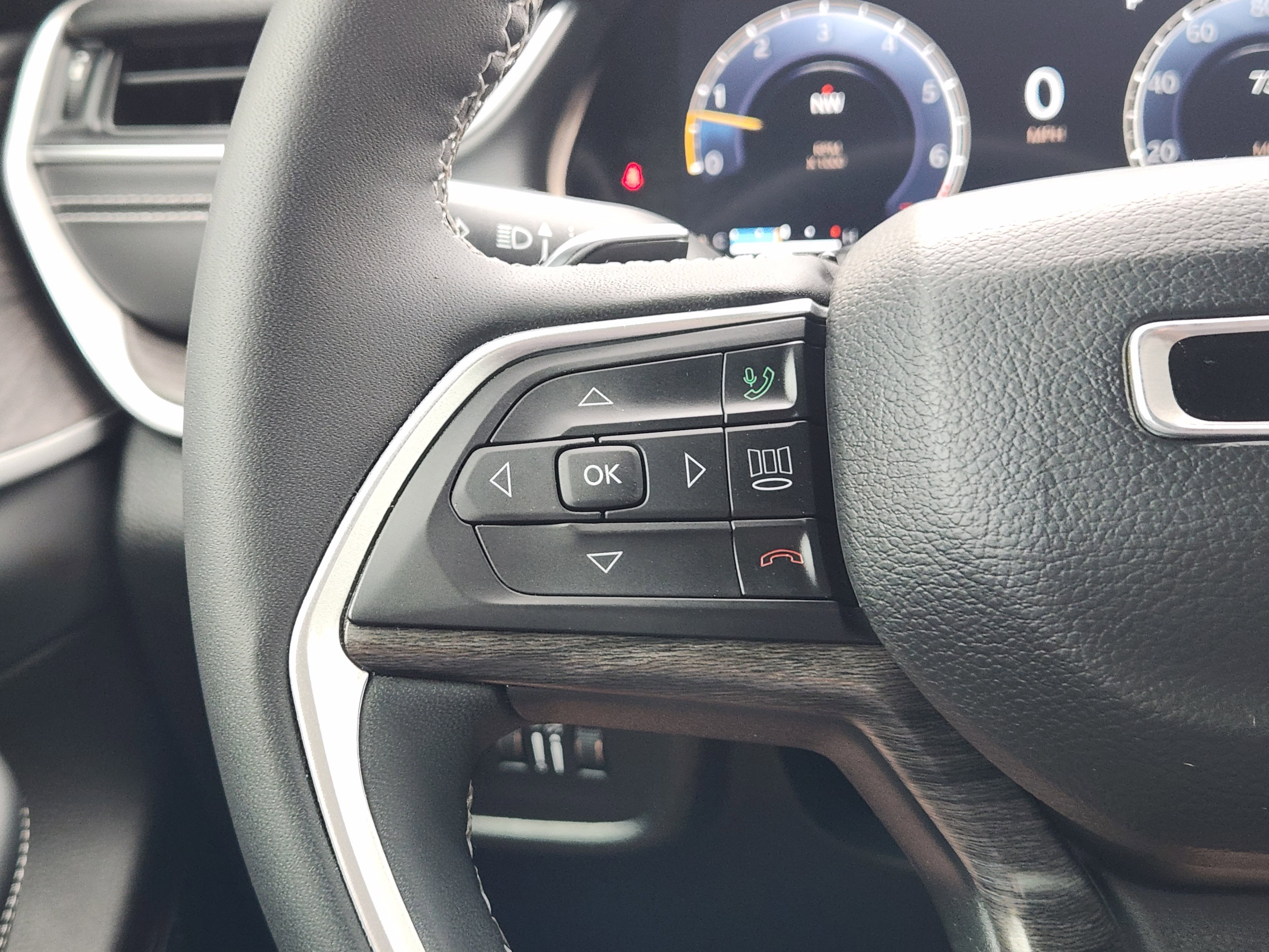 Used 2024 Jeep Grand Cherokee L Limited image 27