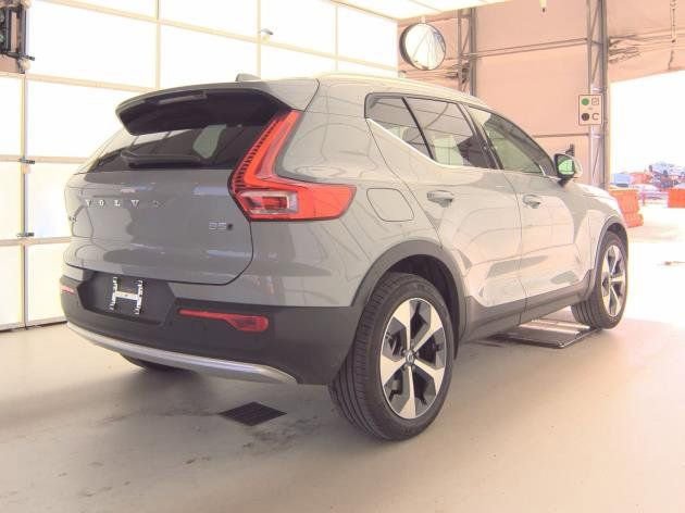Certified 2025 Volvo XC40 B5 Plus AWD/4WD image 3