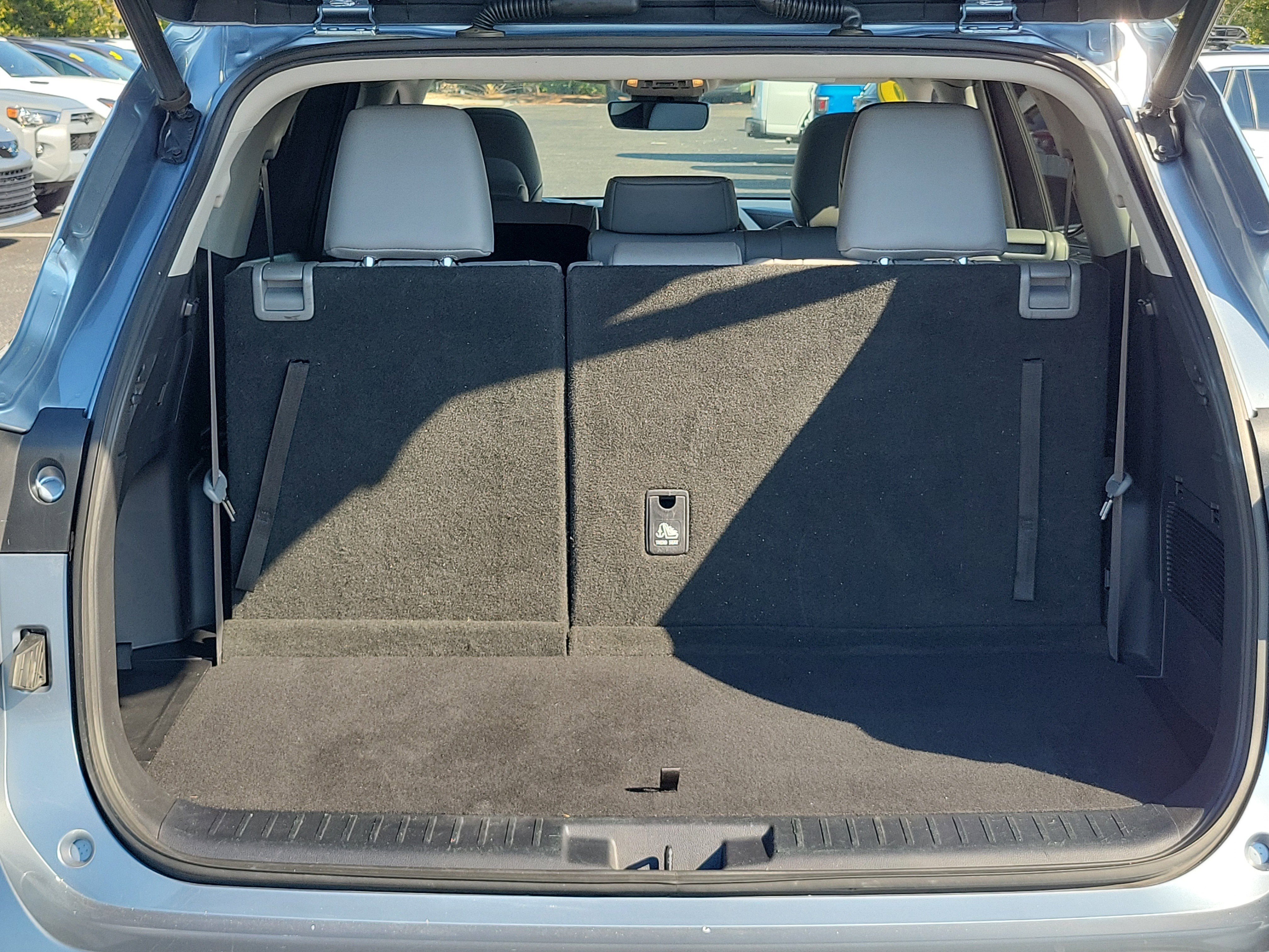 Used 2020 Toyota Highlander XLE image 12