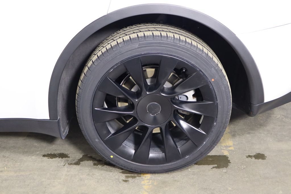 Used 2023 Tesla Model Y Long Range AWD/4WD image 46