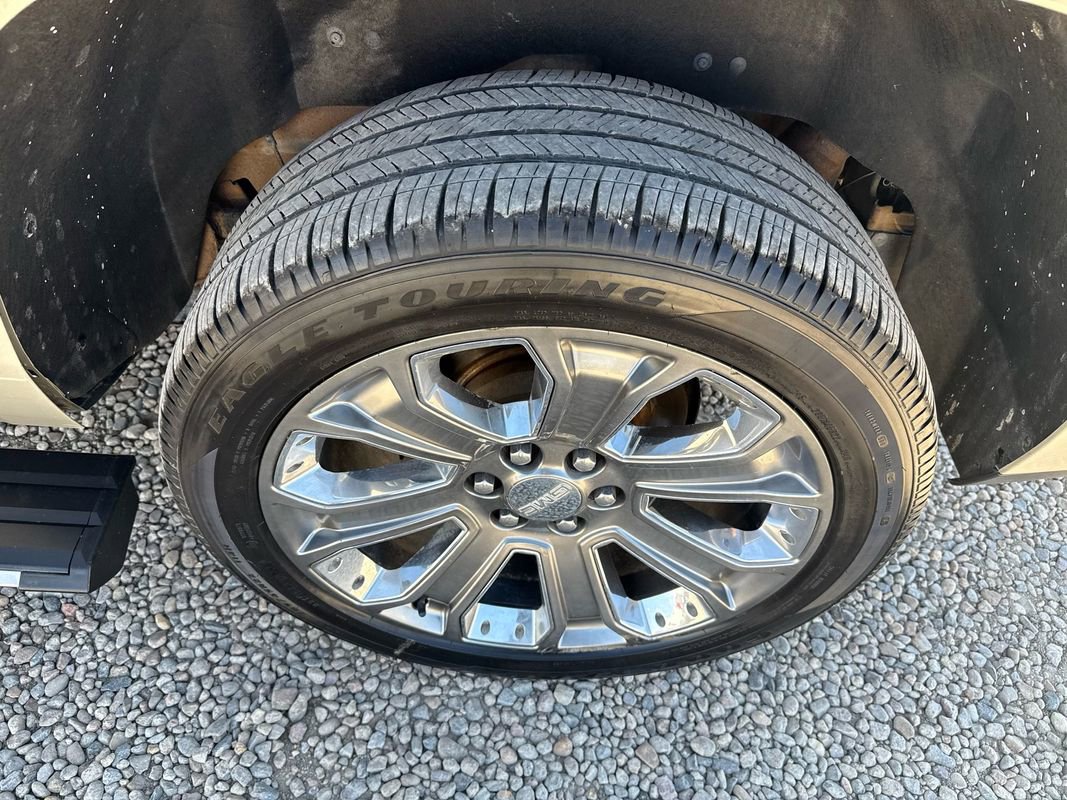 Used 2015 GMC Yukon Denali w/ Premium Package image 35