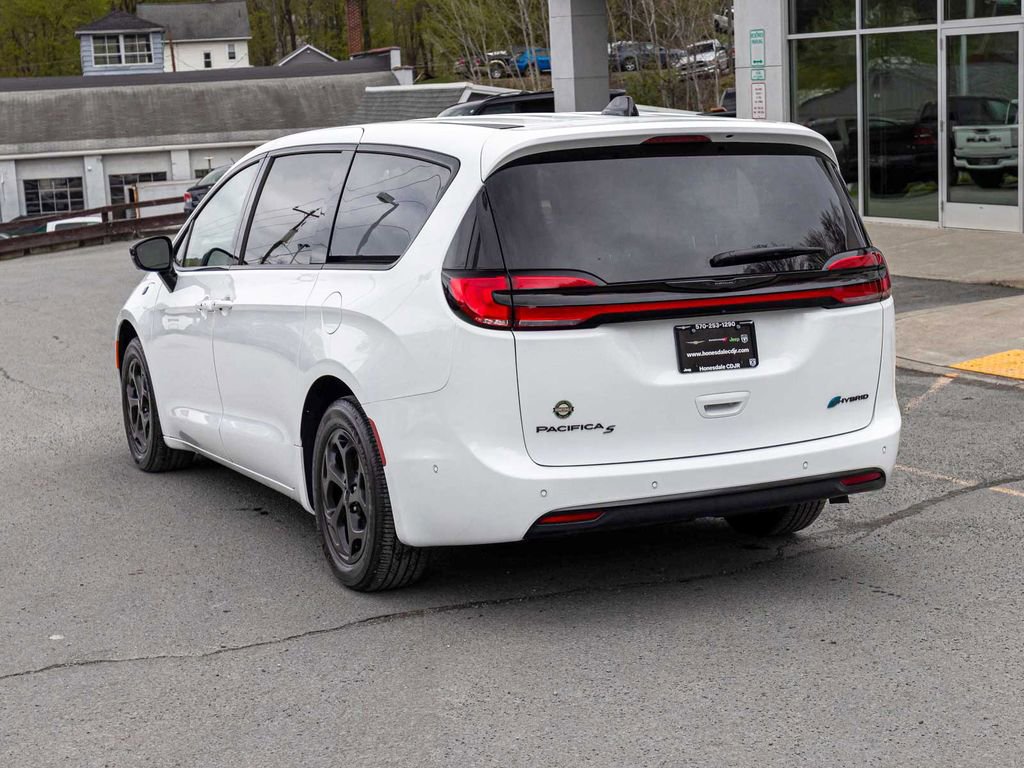 Used 2024 Chrysler Pacifica Limited FWD image 6
