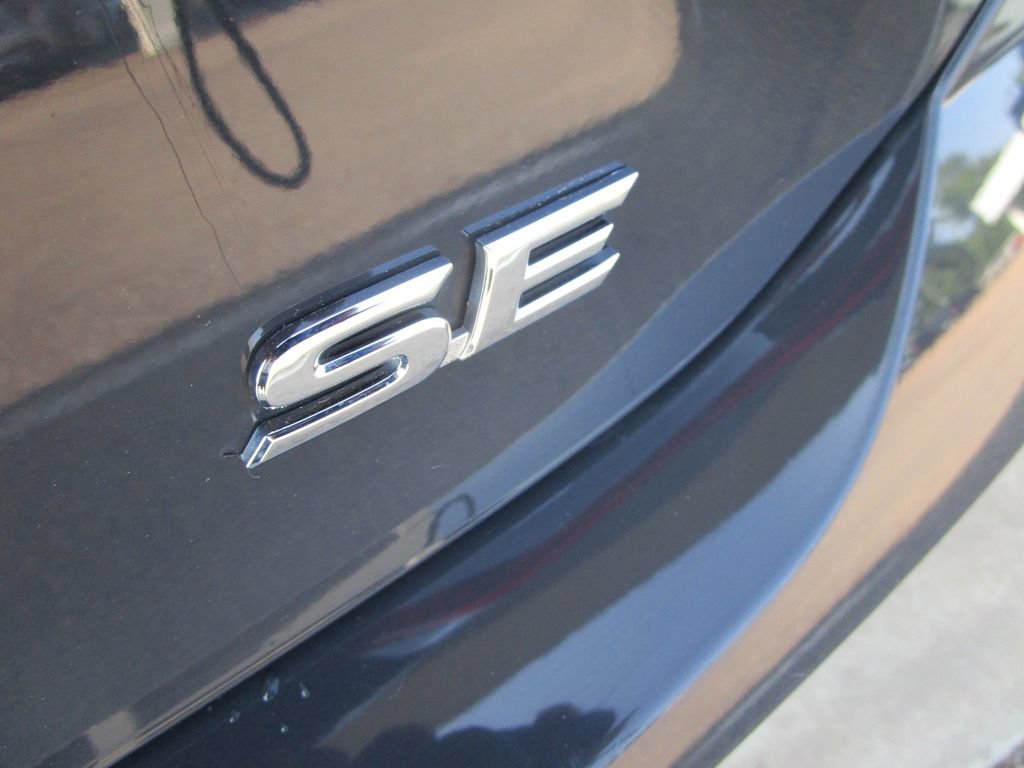 Used 2025 Toyota Camry SE FWD image 15