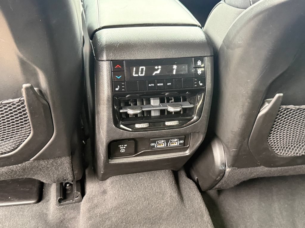 Used 2022 Jeep Grand Cherokee L Limited AWD/4WD image 23