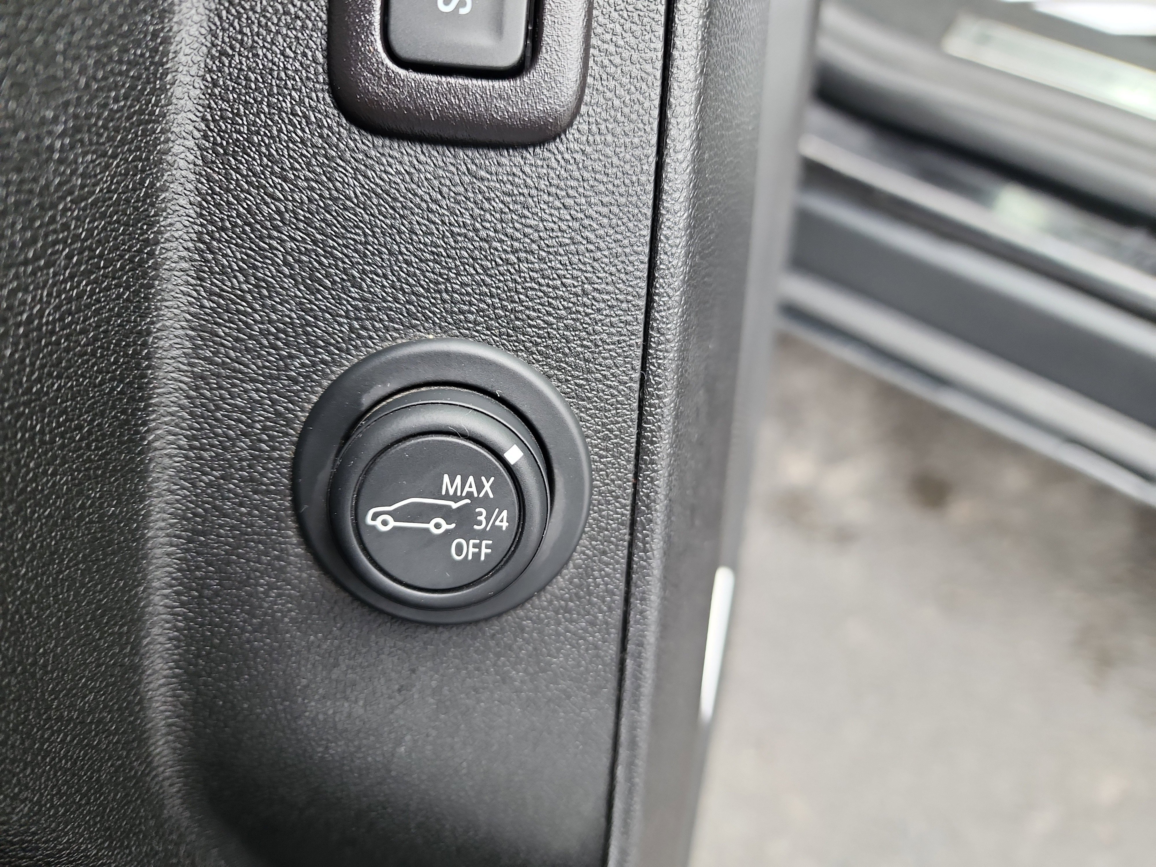 Used 2019 Chevrolet Equinox Premier image 13