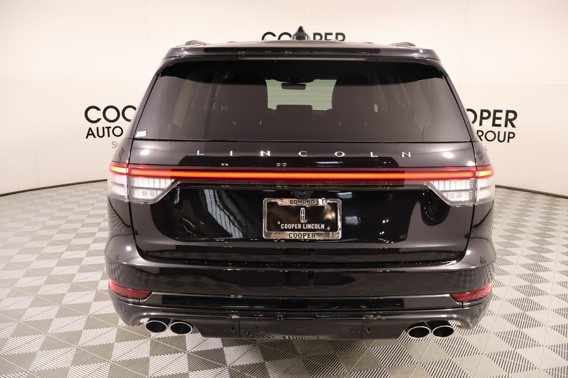 New 2026 Lincoln Aviator 2WD w/ Jet Appearance Package image 23