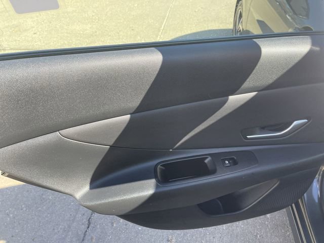 Used 2024 Hyundai Elantra Limited image 12