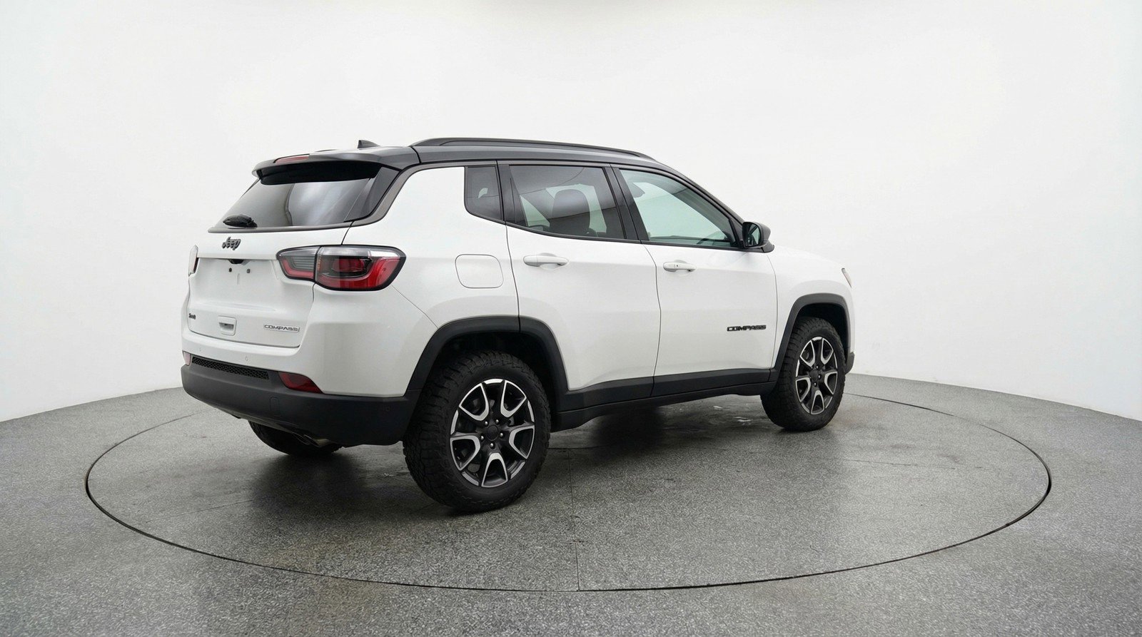 Used 2025 Jeep Compass Trailhawk AWD/4WD image 9