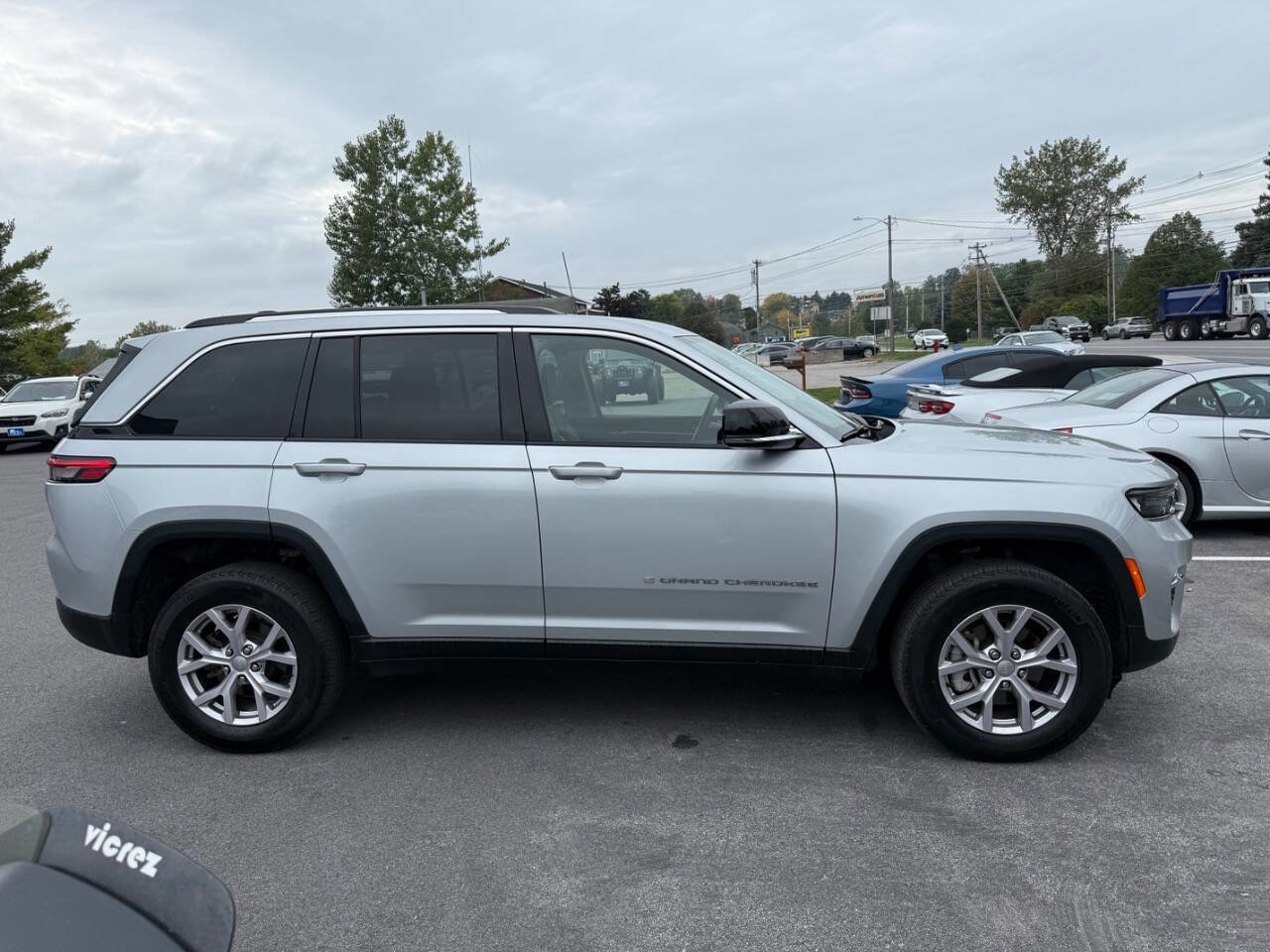Used 2022 Jeep Grand Cherokee Limited image 5