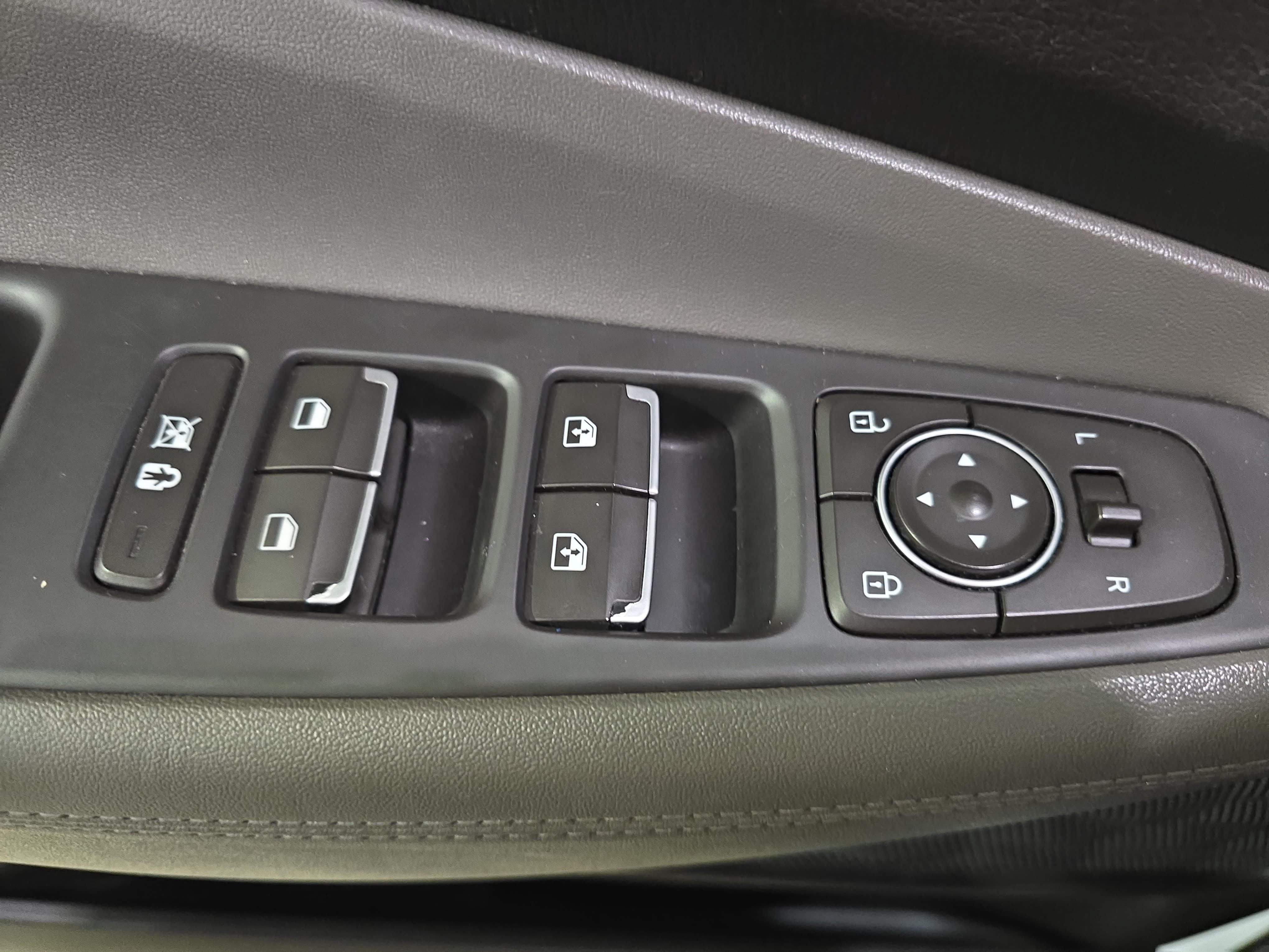 Used 2020 Hyundai Santa Fe SEL FWD image 25
