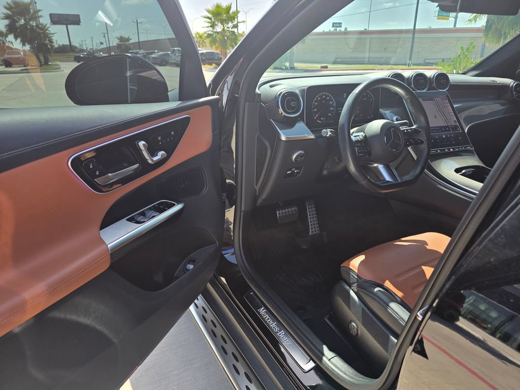 Used 2024 Mercedes-Benz GLC 300 4MATIC image 11