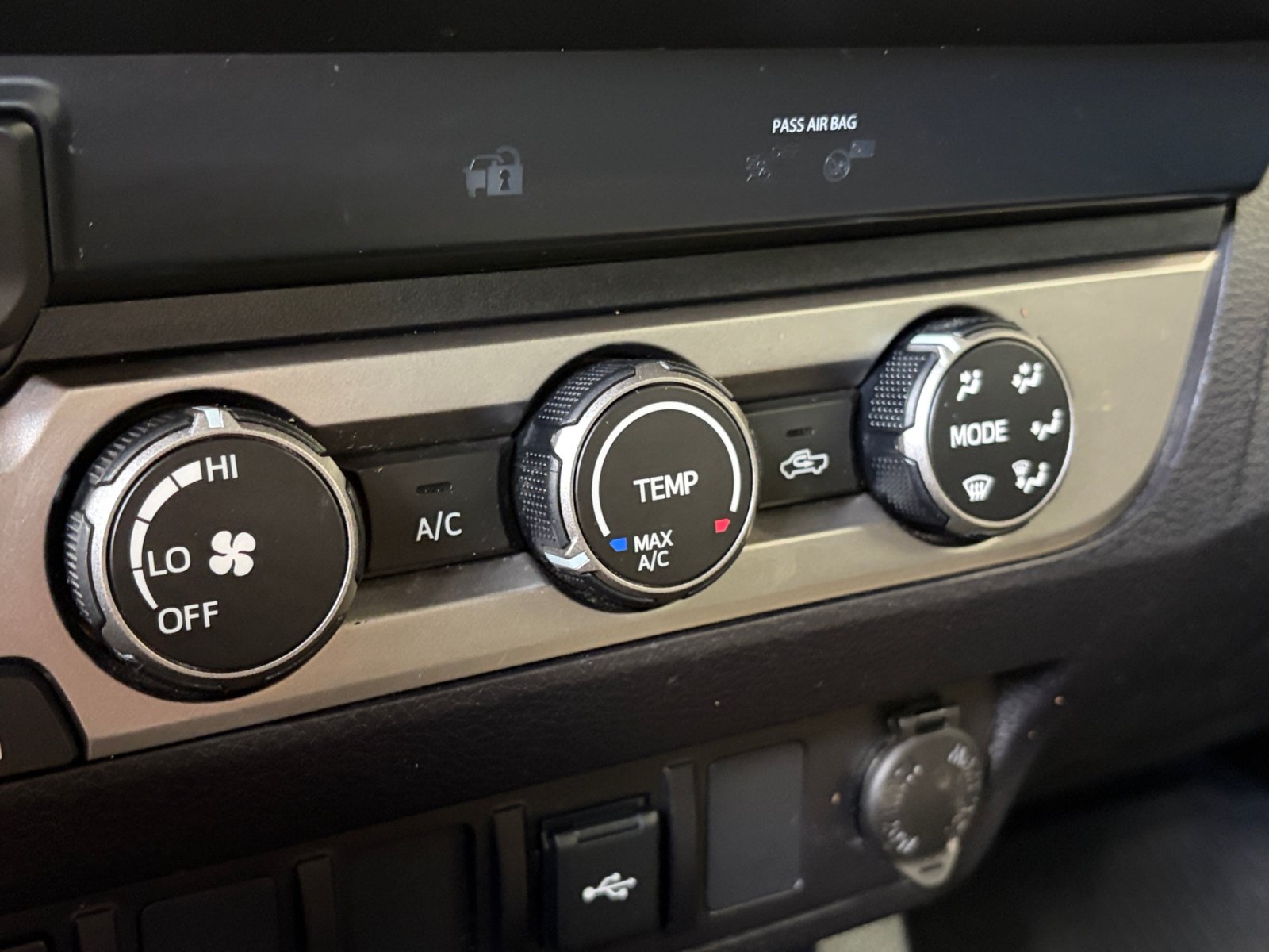 Used 2021 Toyota Tacoma SR RWD image 16