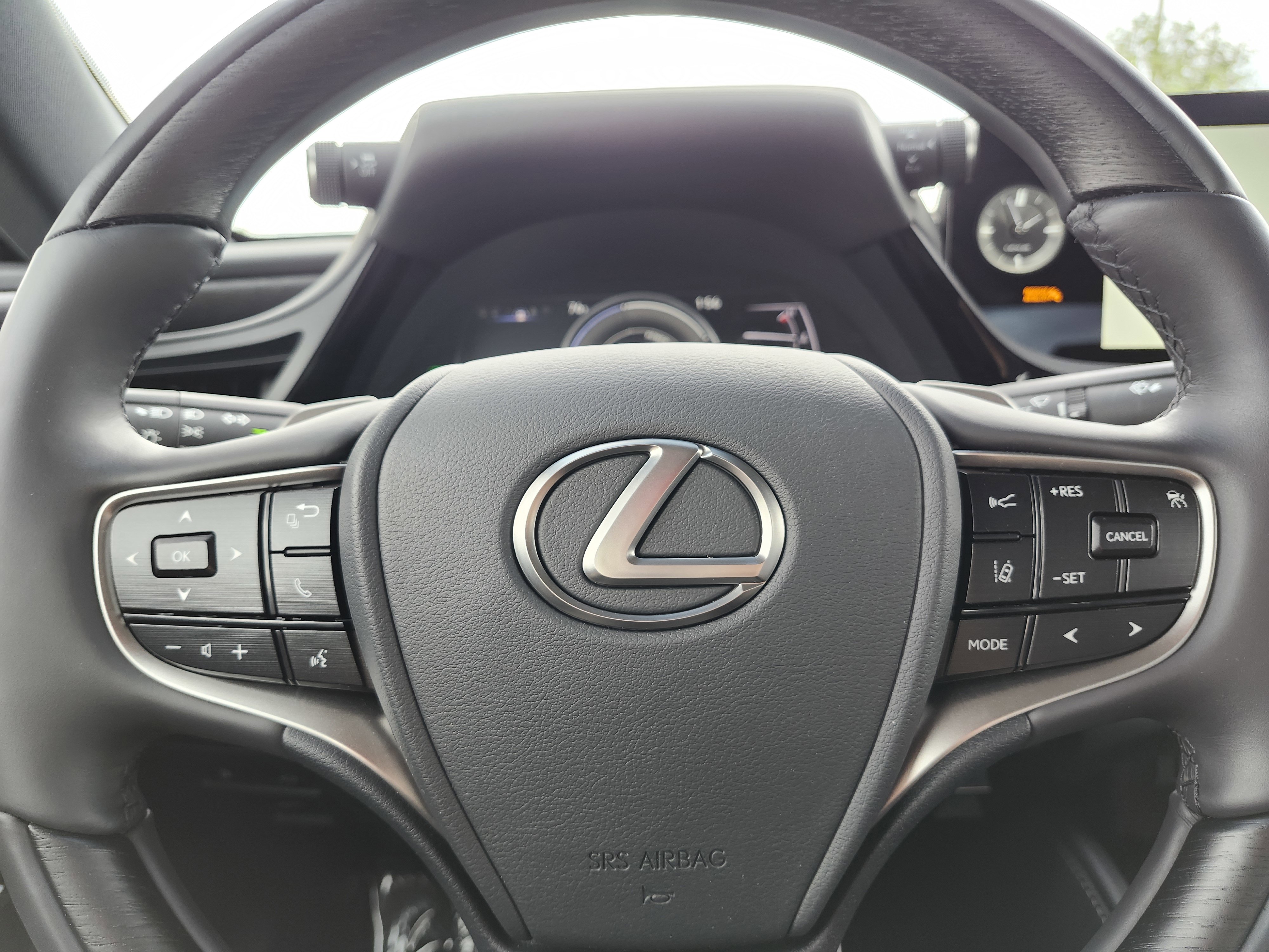 Used 2025 Lexus ES 300h Ultra Luxury w/ Accessory Package (Z2) image 32