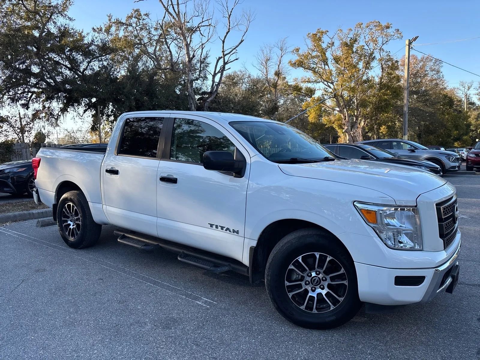 Used 2024 Nissan Titan SV w/ Accessory Utility Package image 6