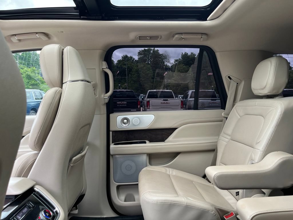 Used 2020 Lincoln Navigator Reserve w/ Luxury Package AWD/4WD image 23