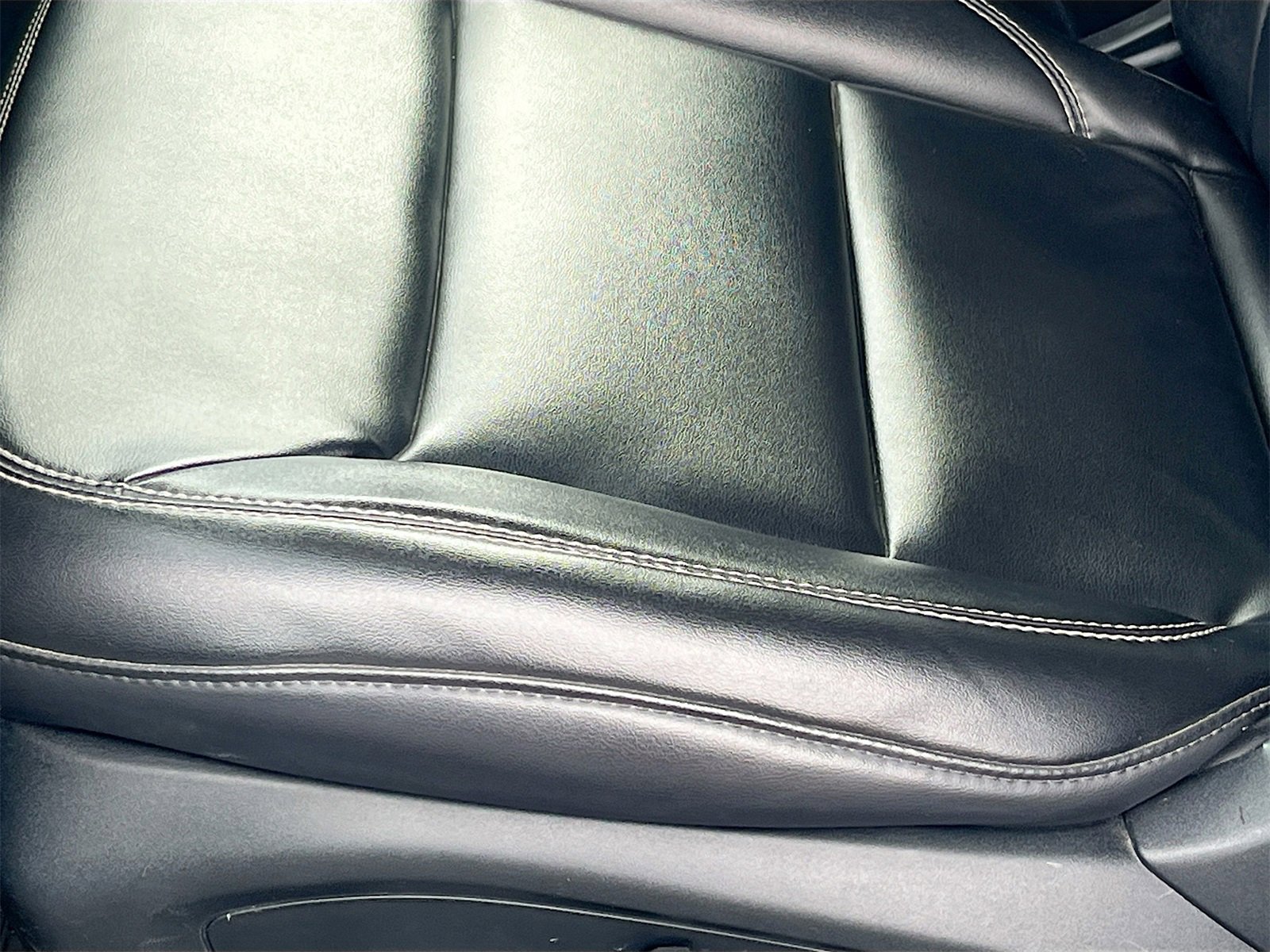 Used 2021 Ford Explorer XLT w/ Equipment Group 202A image 20