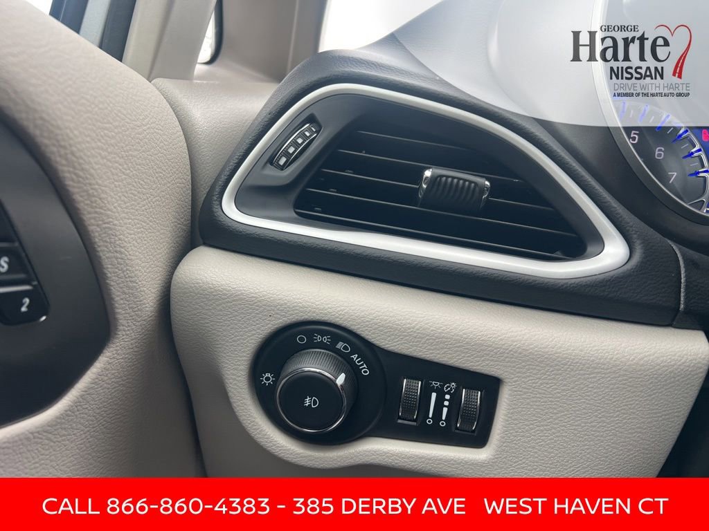 Used 2024 Chrysler Pacifica Touring-L image 50