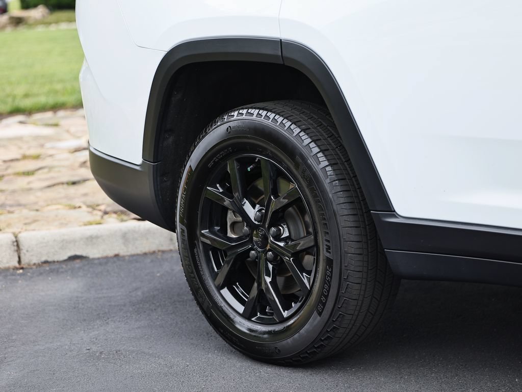 Used 2024 Jeep Grand Cherokee L Altitude AWD/4WD image 6