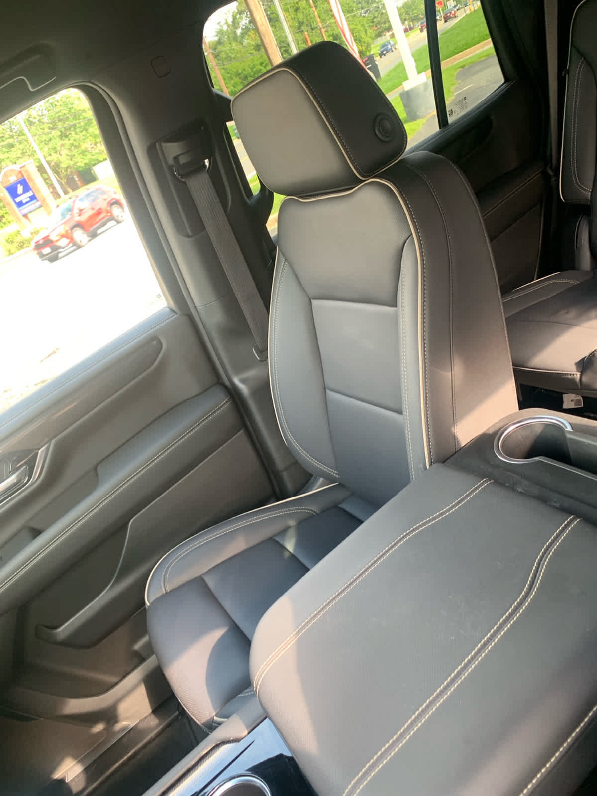 Used 2025 GMC Yukon Elevation AWD/4WD image 21