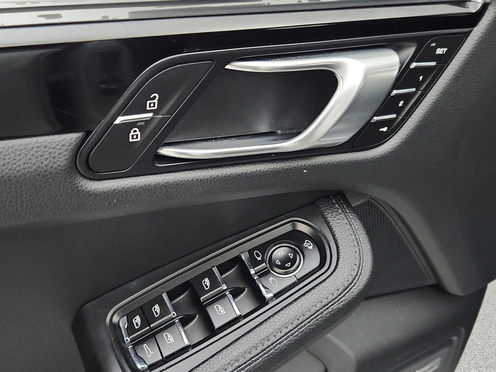 Used 2024 Porsche Macan S AWD/4WD image 24