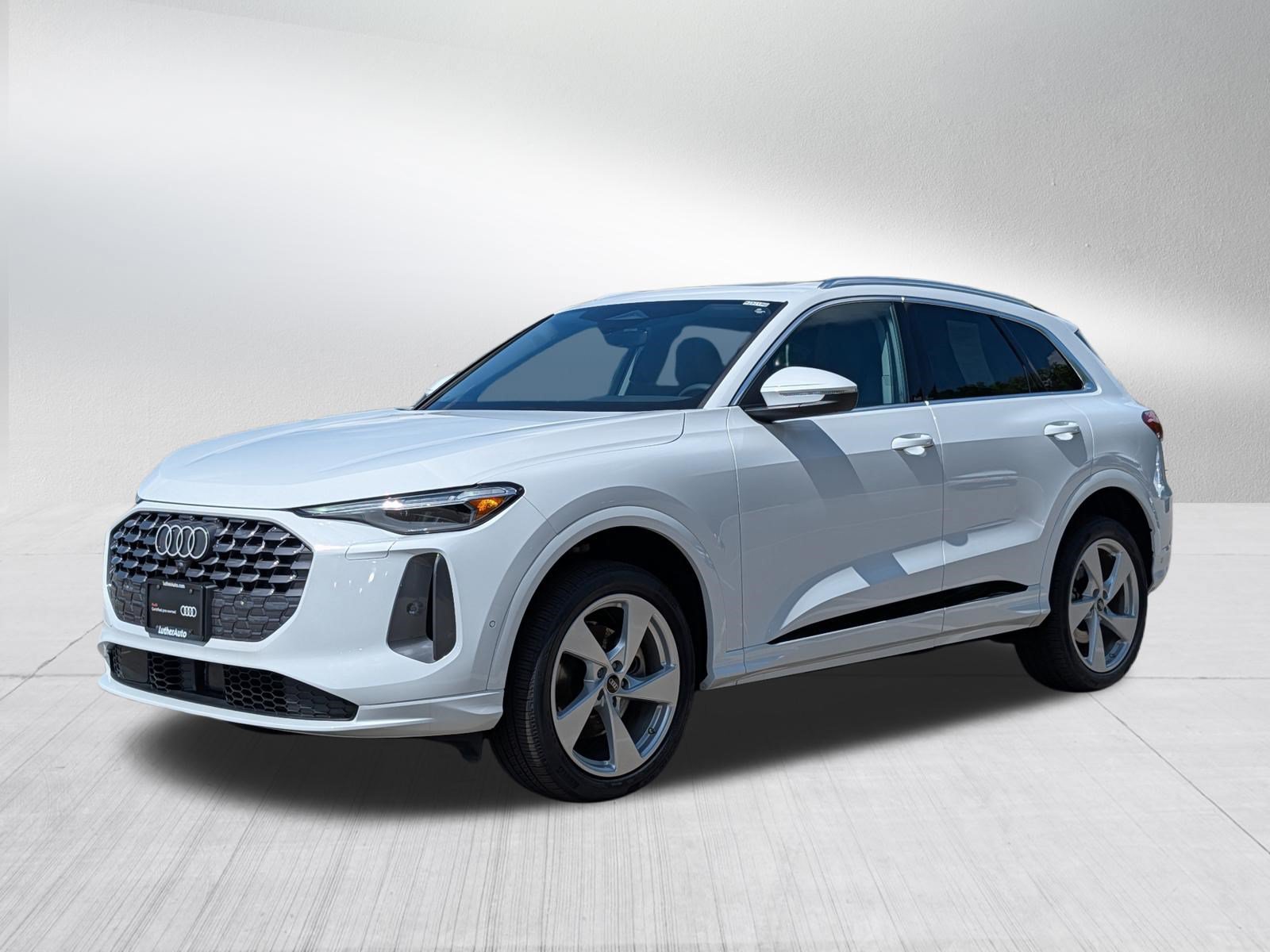 Certified 2025 Audi Q5 Premium Plus w/ Premium Plus AWD/4WD image 3