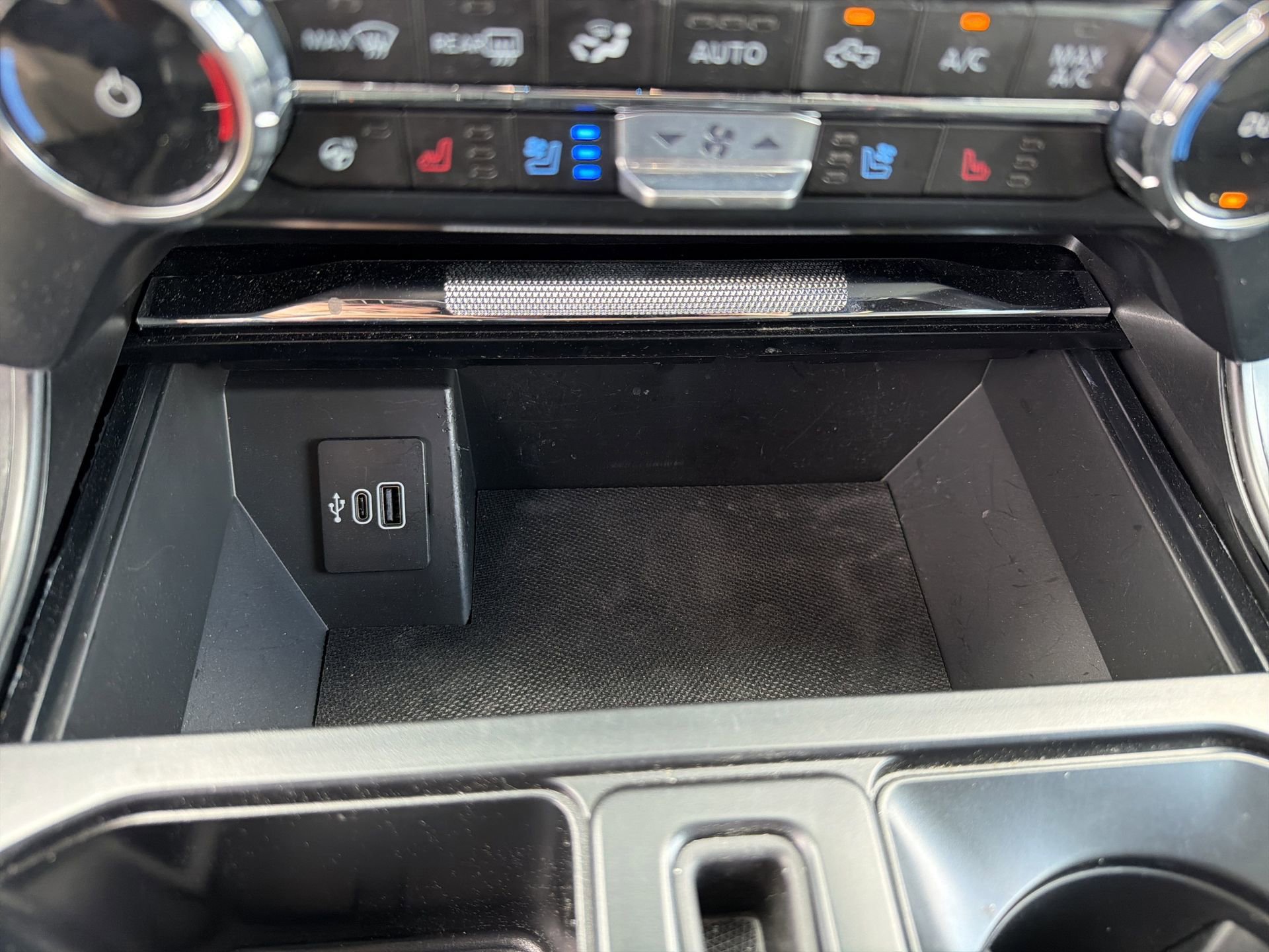 Certified 2025 Ford F150 Lariat w/ Equipment Group 501A Mid image 12