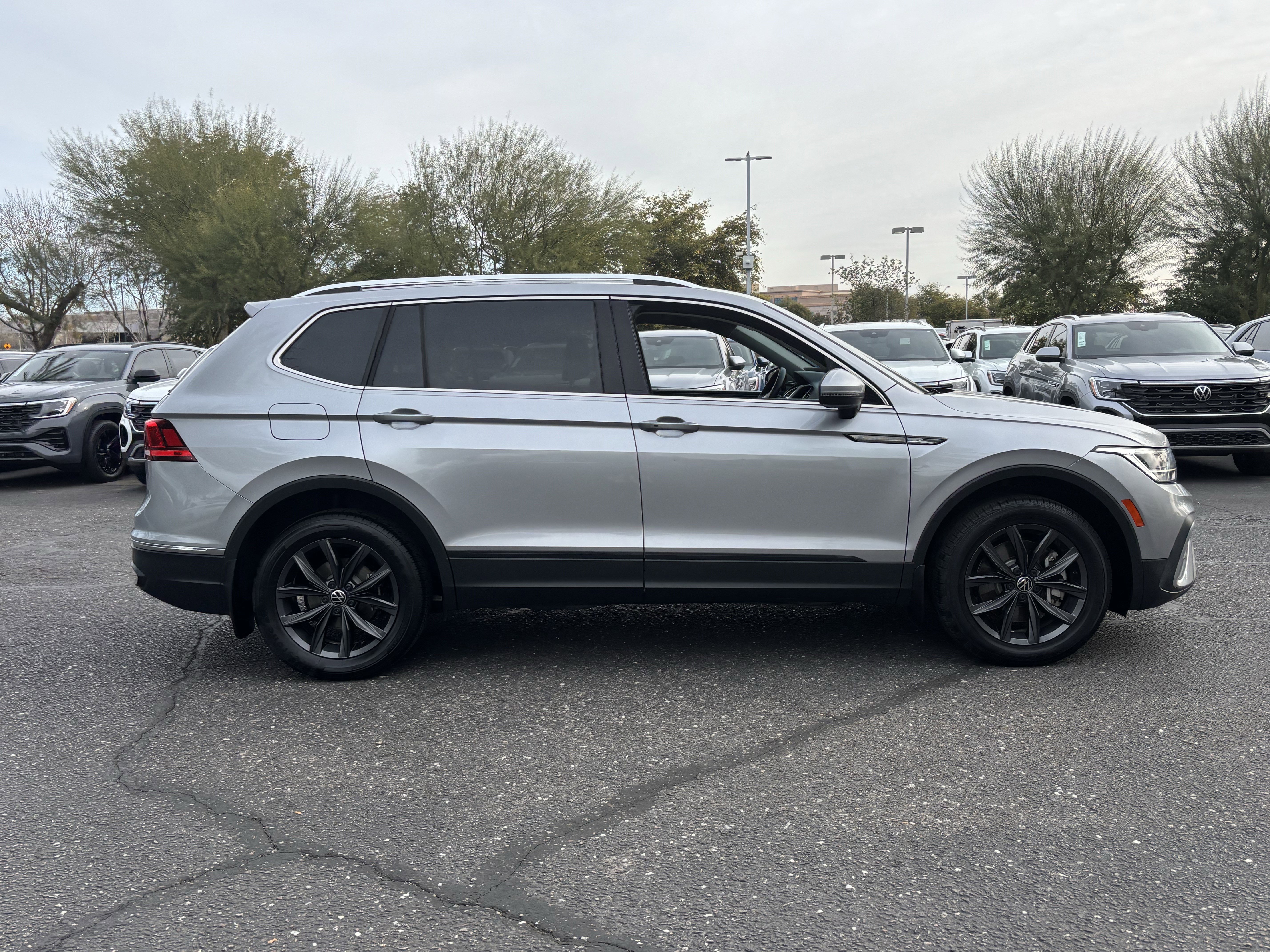 Used 2022 Volkswagen Tiguan SE image 5