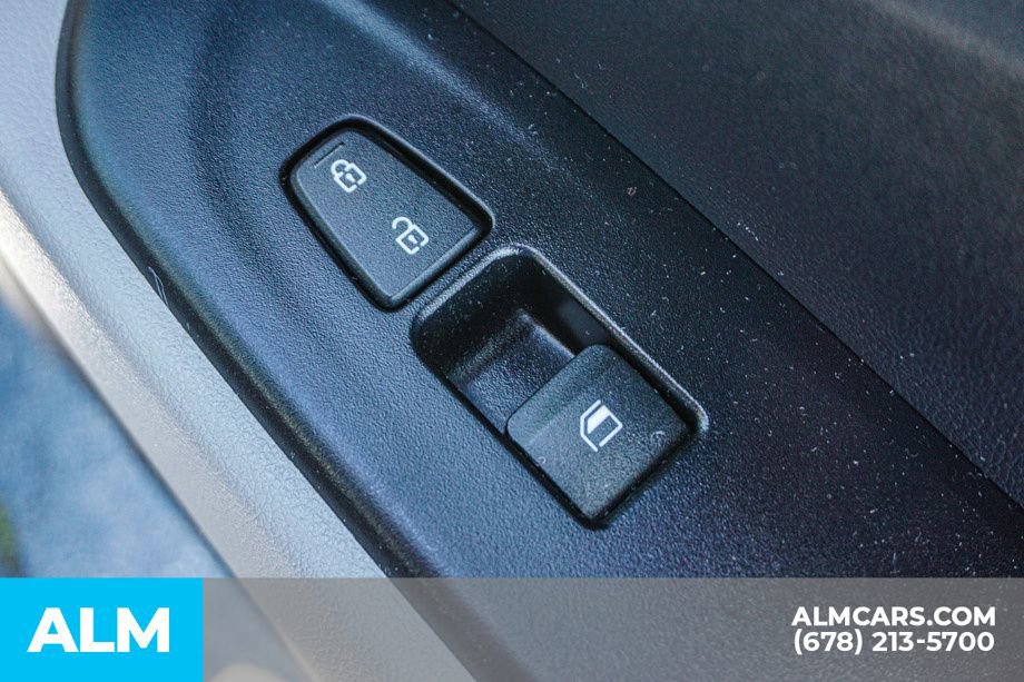 Used 2025 Hyundai Venue SEL image 52