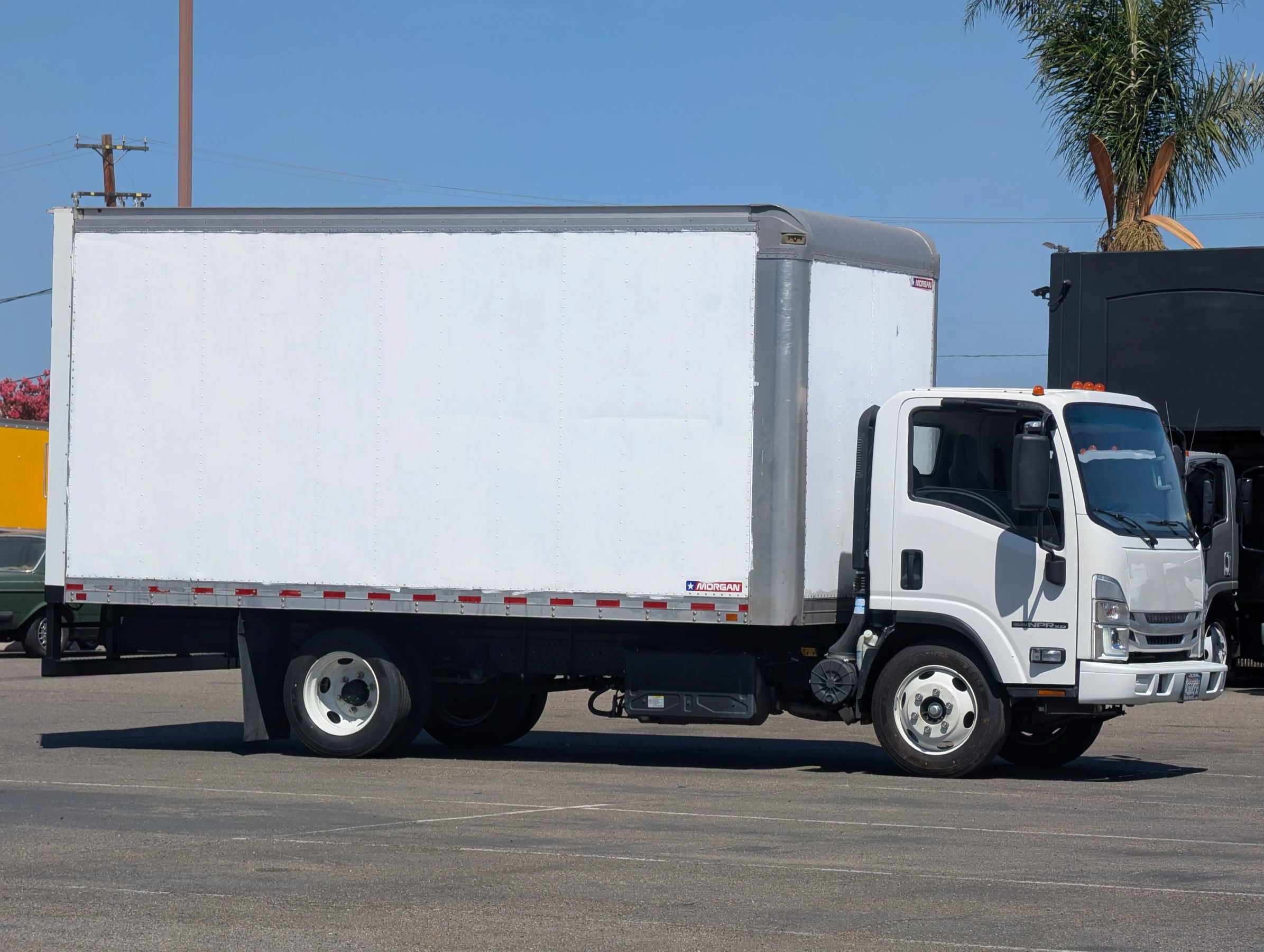 Used 2023 Isuzu NPR RWD image 1