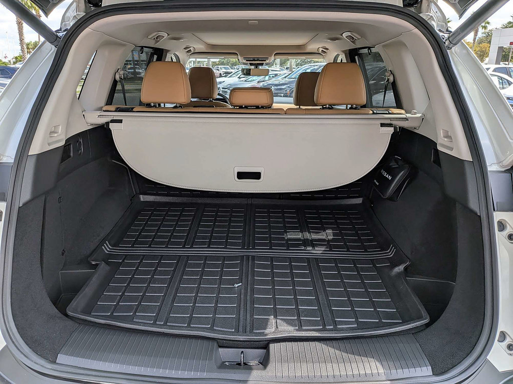Used 2023 Nissan Rogue Platinum w/ Platinum Premium Package FWD image 12