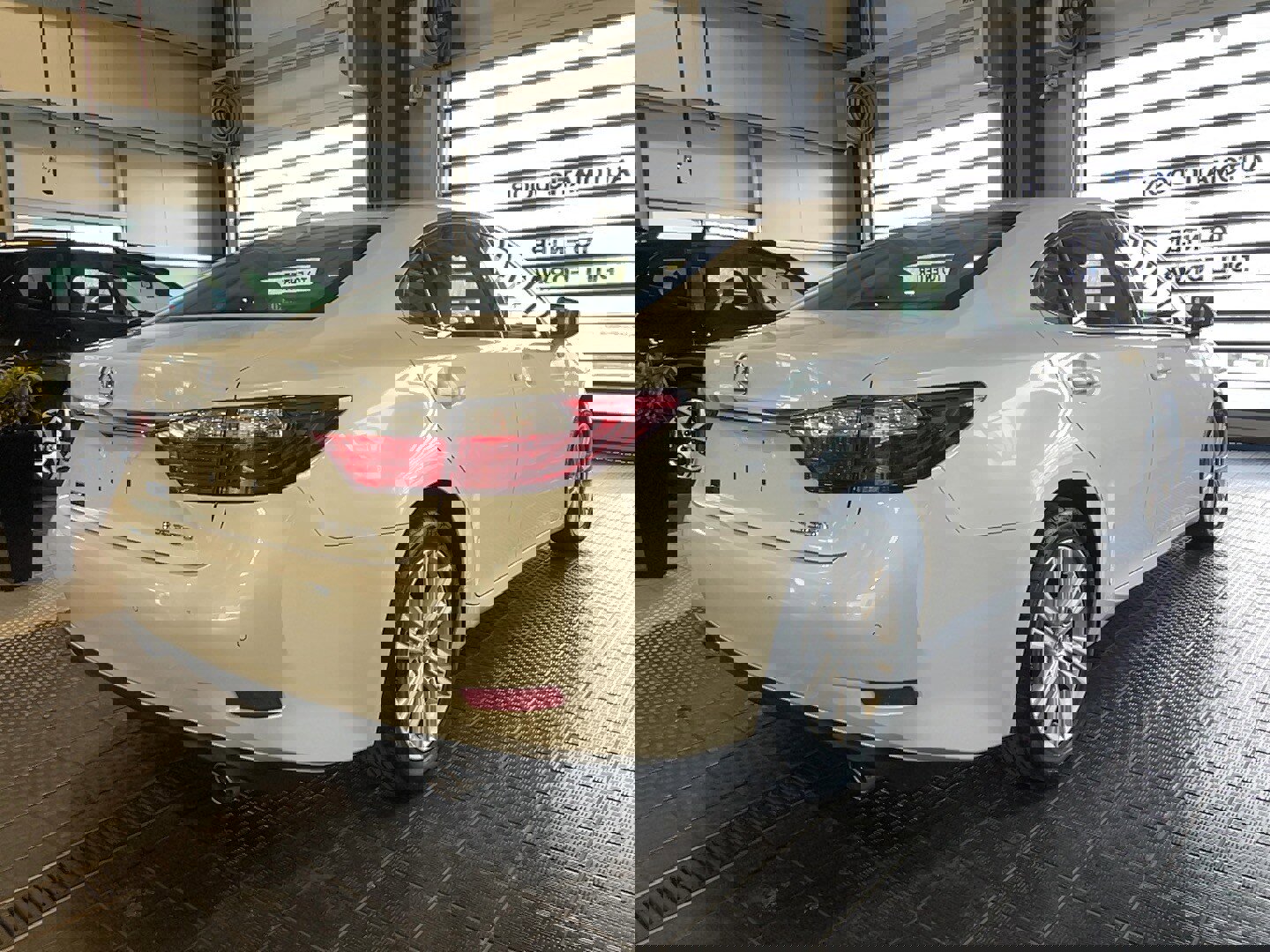 Used 2014 Lexus ES 350 w/ Premium Package image 23