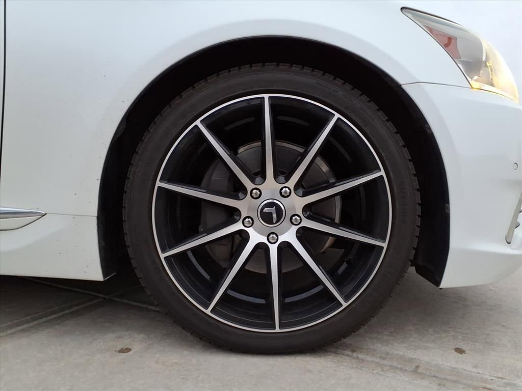 Used 2014 Lexus LS 460 w/ Comfort Package image 9