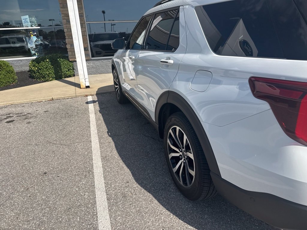 Used 2020 Ford Explorer ST w/ Premium Technology Package AWD/4WD image 5