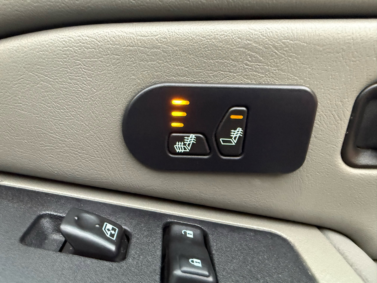 Used 2005 Chevrolet Avalanche 2500 w/ Preferred Equipment Group image 29