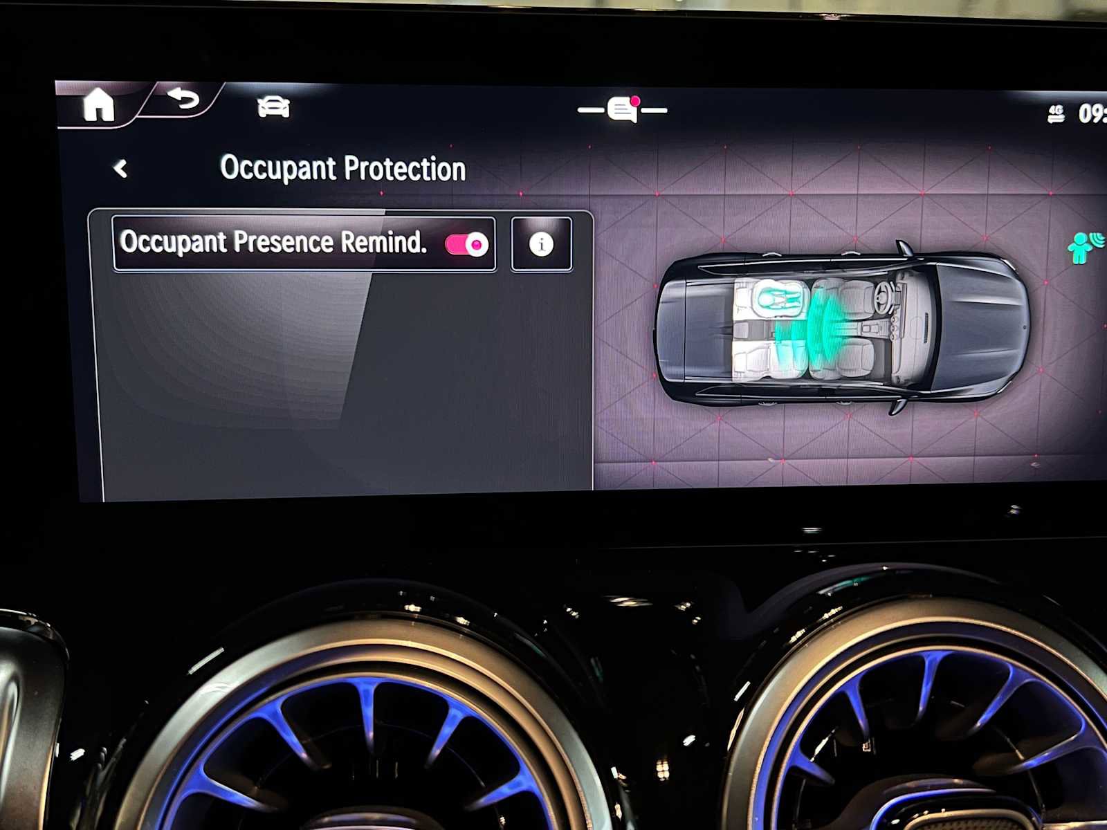 Certified 2025 Mercedes-Benz GLB 250 4MATIC image 39